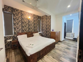 Hotel Blu Bell - Opposite Select City Mall